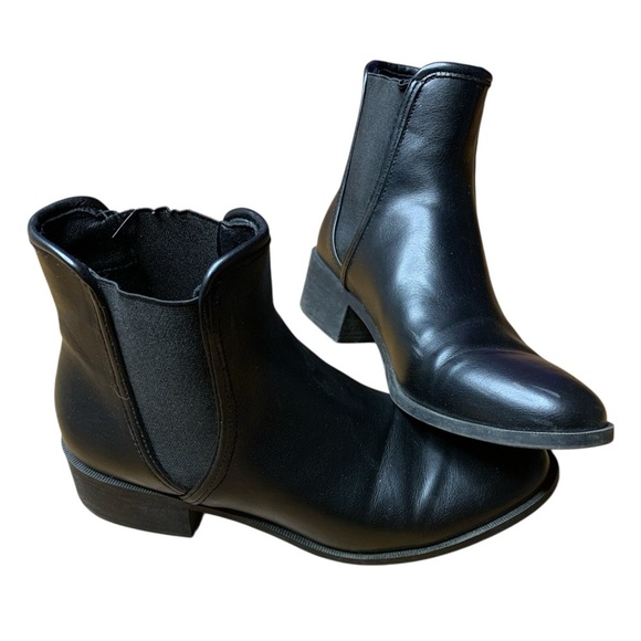 Madden Girl Shoes - Madden Girl Zorra Black Chelsea Boots - Size 8M